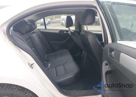 2014 Volkswagen Jetta 1.8T Se z USA, uszkodzony, nr VIN 3VWD17AJ9EM373697